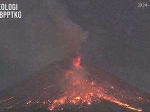 Gunung Merapi Muntahkan Awan Panas, Warga Diimbau Menjauh