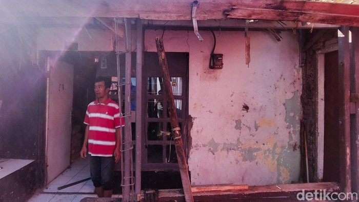 Kondisi rumah Saepudin yang rusak di Cimahi