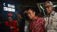 Kusnadi juga mengatakan penyidik menanyakan soal sejumlah transaksi keuangan. Selain itu, dirinya menegaskan tidak ada percakapan dengan Harun Masiku.