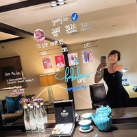 Tidak diketahui apakah Lee Yoon Jin punya pengalaman bekerja di bidang PR. Namun wanita tersebut sudah sering ke Indonesia dan bekerja sama dengan hotel dan restoran terkenal. Foto: Instagram @yoonj.lee