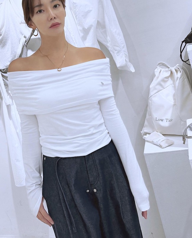 Dari berbagai postingannya, Lee Yoon Jin telah mengajak anak-anaknya untuk datang ke Indonesia. Menurut AllKPop, ia hanya membawa punya Soul untuk tinggal di Bali. Dalam berbagai unggahan, putri sulungnya itu terlihat betah menghabiskan waktu dengan ibu dan teman-temannya di Pulau Dewata. Foto: Instagram @yoonj.lee