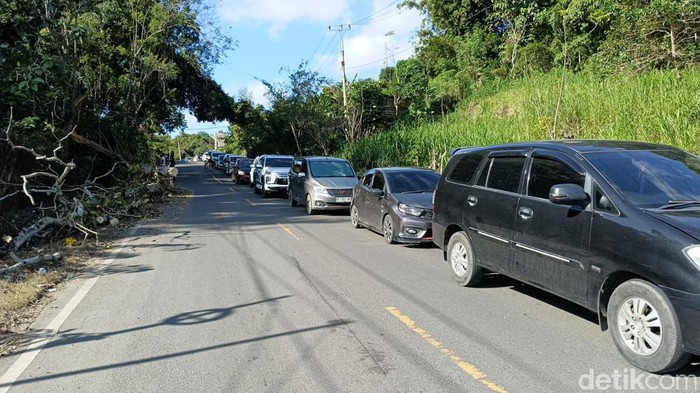Macet di Tompo Ladang imbas longsor.