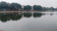 Tempat ini memang diperuntukan sebagai jogging track yang nyaman. Banyaknya pepohonan juga jadi membuat asri tempat ini.  