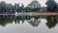 Sagoro Jogging Track terletak di Jalan Boulevard Barat Raya No. 1 Kelapa Gading Barat, Jakarta Utara, percisnya berada di seberang Mall of Indonesia (MOI). Area jogging track ini juga buka setiap hari, Senin sampai Jumat dibuka sejak pukul 09.00-22.00 WIB dan untuk Sabtu-Minggu bukan pada pukul 07.00-23.00 WIB.  