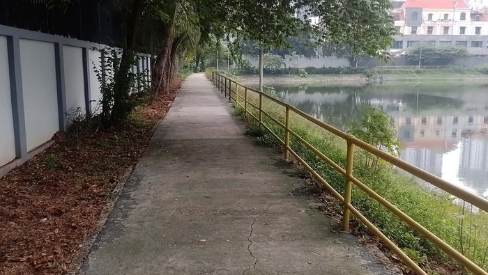 Menenangkan Diri Sambil Berolahraga di Sagoro Jogging Track Sagoro Jogging Track & Food Court jadi lokasi refreshing warga Jakarta Utara. Pengunjung bisa berolahraga sambil berburu kuliner di sini.