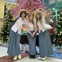 Siapa sangka personel grup KPop BILLLIE akan nge-mall di Pacific Place Jakarta memakai seragam SMA. Foto ini viral akhir tahun lalu ketika BILLLIE eksplor Jakarta meski batal tampil di sebuah festival musik. Foto: Instagram