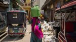 Musim Panas Bikin Warga India Antre Ambil Air dari Keran Umum