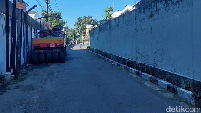 Penampakan Jalan Markoni, Kota Bandung yang sudah diperbaiki dengan cara diaspal.