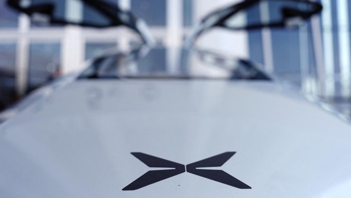 Penampakan Mobil Terbang XPeng X2 Mengudara di Beijing An engineer inspects the propellers of the electric flying car XPeng Voyager X2 by XPeng AeroHT, before a demonstration flight in Beijing, China June 18, 2024. REUTERS/Tingshu Wang