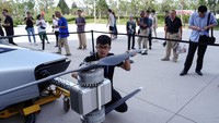 Xpeng X2, yang dikenal sebagai Voyager 2 saat pertama kali diluncurkan, lebih merupakan kendaraan jenis drone daripada mobil. X2 menampilkan desain dua tempat duduk yang sebagian besar terbuat dari bahan karbon.  