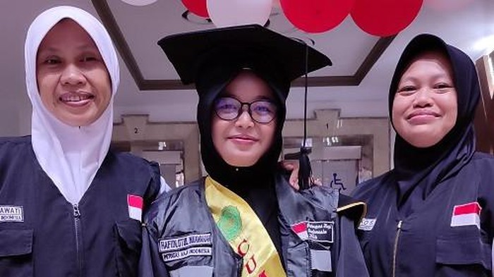Petugas haji ini wisuda saat bertugas di Makkah