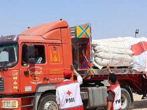 PMI Kirim 500 Tenda untuk Warga Palestina yang Mengungsi di Perbatasan Gaza