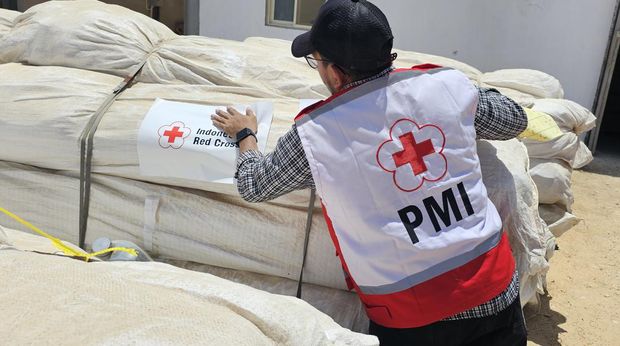 PMI Kirim 500 Tenda untuk Warga Palestina yang Mengungsi di Perbatasan Gaza