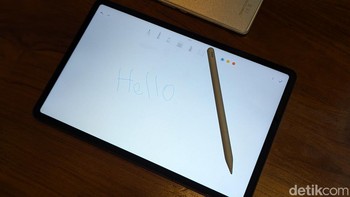Menurut spesifikasi globalnya, Poco Pad hadir dengan layar LCD berukuran 12,1 inch dengan refresh rate 120Hz. Foto: Virgina Maulita Putri/detikINET