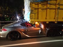 Pengemudi Porsche Tewas usai Seruduk Pantat Truk di Tol Dalam Kota, Begini Kronologinya