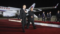 Laporan kantor berita Korut, Korean Central News Agency (KCNA), menyebut kemitraan kedua negara bagaikan mesin yang mempercepat pembangunan dunia multi-kutub baru. (Gavriil Grigorov, Sputnik, Kremlin Pool Photo via AP)