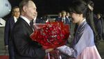Potret Putin Tiba di Korut, Disambut Hangat Kim Jong Un