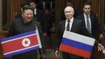 Potret Putin Tiba di Korut, Disambut Hangat Kim Jong Un