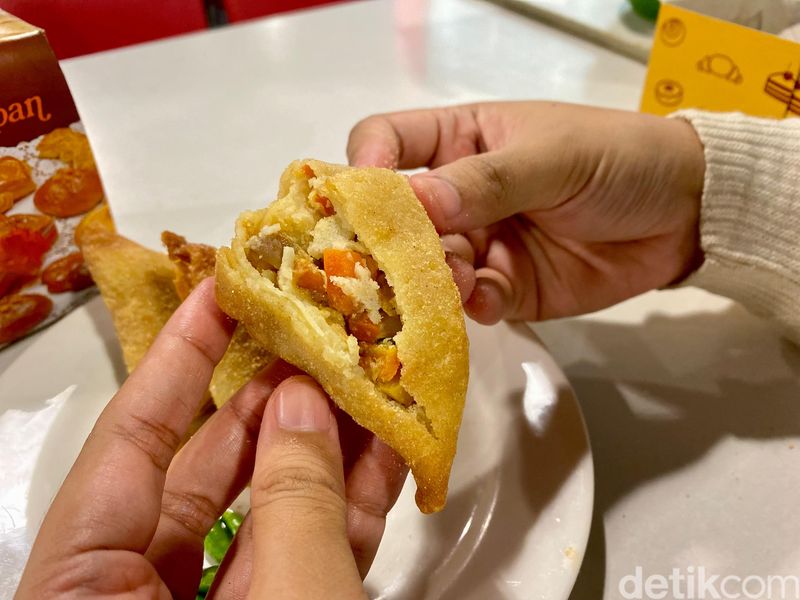 Review Battle Risoles Ragout Ayam