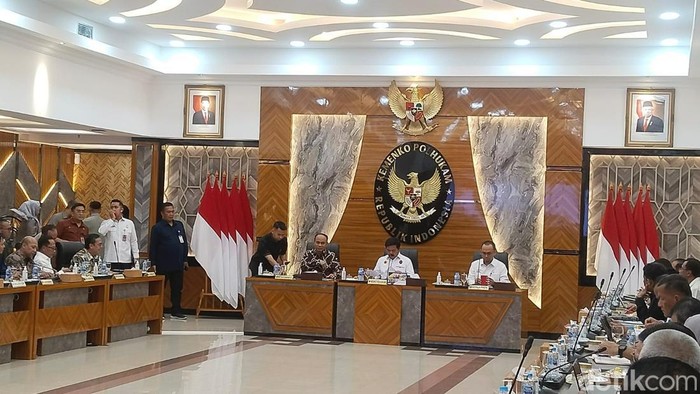 Satgas Pemberantasan Judi Online menggelar rapat koordinasi tingkat menteri pemberantasan judi online di Kantor Kemenko Polhukam, Jalan Medan Merdeka Barat, Jakarta Pusat, hari ini, Rabu (19/6/2024). (Ammar/detikcom).