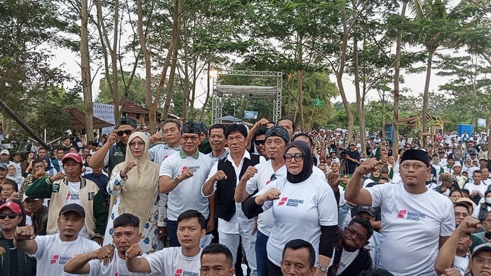 Sejumlah Relawan Bedas se-Kabupaten Bandung Bupati Dadang Supriatna untuk kembali memimpin Kabupaten Bandung di periode kedua.