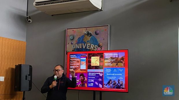 Senior Manager Business Development Qualcomm Indonesia, Dominikus Susanto dalam workshop Snapdragon 8s Gen3 pada Poco F6, di Jakarta, Rabu (19/6/2024). (վ/Novina Putri Bestari)