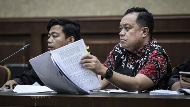 Terdakwa kasus pemerasan dan gratifikasi di Kementerian Pertanian yang juga mantan Menteri Pertanian Syahrul Yasin Limpo usai menjalani sidang lanjutan di Pengadilan Tipikor, Jakarta, Rabu (19/6/2024). Sidang tersebut beragendakan mendengar keterangan saksi mahkota yakni mantan Sekjen Kementan Kasdi Subagyono dan mantan Direktur Alat dan Mesin Pertanian Kementan Muhammad Hatta.