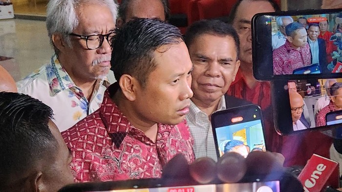 Staf Hasto Kristiyanto, Kusnadi, selesai diperiksa KPK, Rabu (19/6/2024).