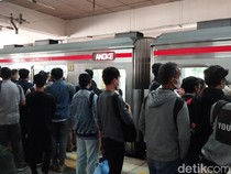 Mengkaji Ulang Rencana Subsidi KRL Berbasis NIK