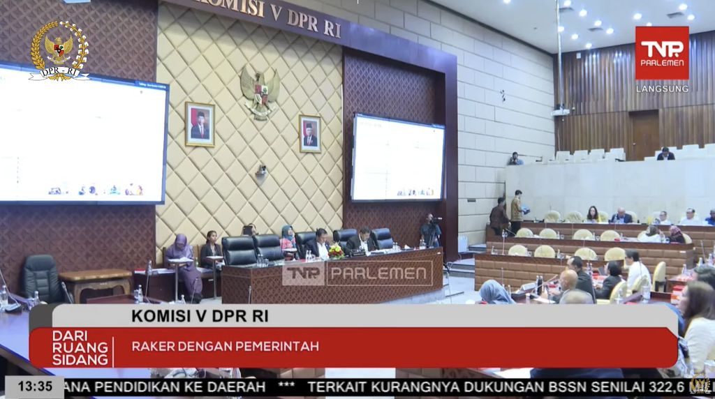 Suasana rapat kerja Komisi V DPR RI dengan MENHUB, MENKUMHAM, MENLU, dan MENDAG. (Tangkapan Layar Youtube Komisi V DPR RI Channel)