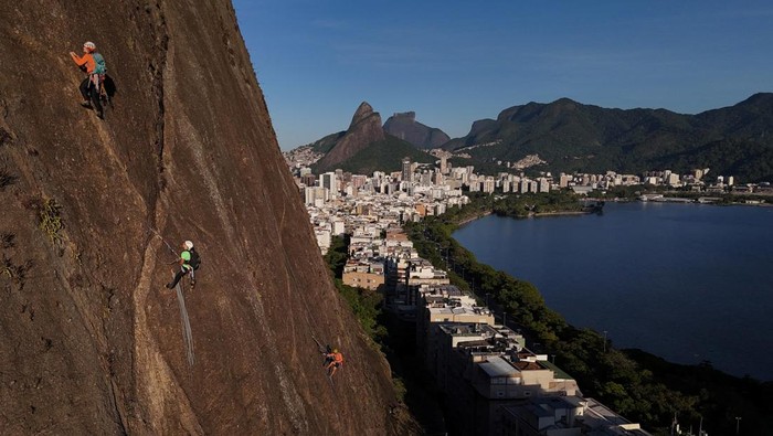 A drone view shows people climbing the Morro do Cantagalo stone in Rio de Janeiro, Brazil June 18, 2024. REUTERS/Pilar Olivares