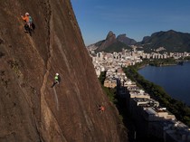 Uji Adrenalin Memanjat Gunung Batu di Brasil, Berani?