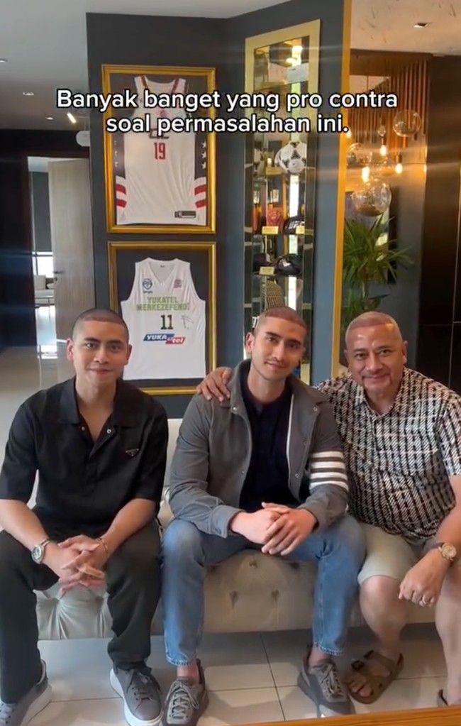 Tak sendirian, adik Verrel, Athallam dan ayahnya, Ivan Fadilla, juga ikut mejalani proses tanam rambut di Turki. Ketiganya pun terlihat tampil kompak dengan kepala yang sama-sama botak. Foto: Instagram/@bramastavrl