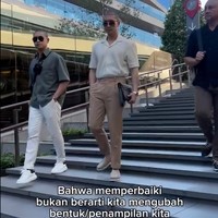 Dalam salah satu unggahannya Verrel juga menjelaskan bahwa tanam rambut yang dijalaninya itu tidak diharamkan dalam Islam. Dirinya sudah melewati berbagai pertimbangan panjang sebelum akhirnya memutuskan menjalani prosedur tanam rambut. Foto: Instagram/@bramastavrl