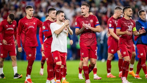 GELSENKIRCHEN, GERMANY - JUNE 16: Luka Jovic of Serbia, Andrija Zivkovic of Serbia and Sergej Milinkovic-Savic of Serbia applaud fans after the UEFA EURO 2024 group stage match between Serbia and England at Arena AufSchalke on June 16, 2024 in Gelsenkirchen, Germany. (Photo by Kevin Voigt/GettyImages)