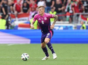 Canda Pelatih Spanyol: Boleh Nggak Kaki Kroos Diikat Saja?