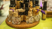 Produk herbal yang dipamerkan mulai dari jamu, aromatherapy, makanan hingga minuman.