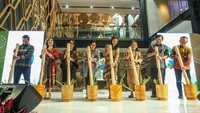 Pembukaan Herb Euphoria Fest ditandai dengan penabuhan alu dan lesung.