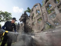 Aksi Bersih-bersih Monumen Bajra Sandhi di Bali