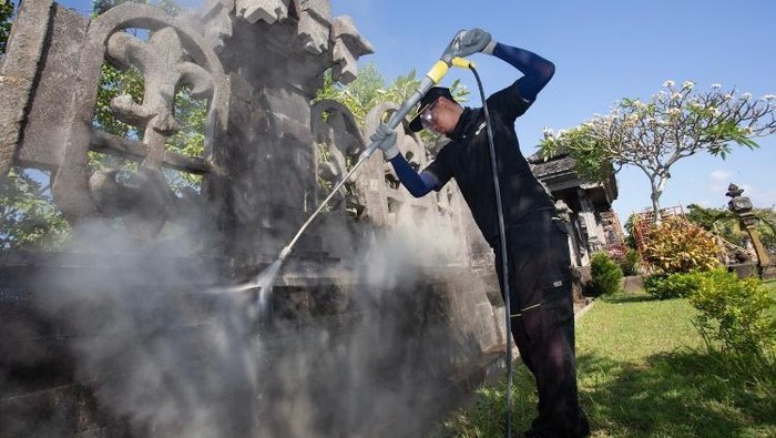 Aksi Bersih-bersih Monumen Bajra Sandhi di Bali KΓ€rcher, penyedia sistem pembersihan yang efisien dan ramah lingkungan terkemuka di dunia, saat ini membersihkan Monumen Bajra Sandhi tanpa biaya. Δ°nisiatif ini adalah bagian dari International Cultural Sponsoring Programme milik KΓ€rcher yang dijadwalkan berlangsung dari 12 hingga 26 Juni 2024. Inisiatif pembersihan ini menunjukkan komitmen KΓ€rcher untuk melestarikan monumen yang memiliki nilai sejarah atau budaya yang tinggi.