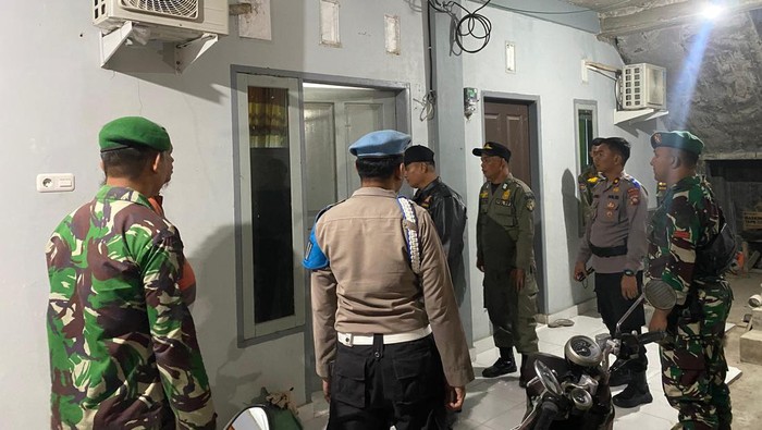 Aparat TNI dan Polri saat melakukan razia di indekos Kota Gorontalo.
