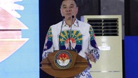 Bupati Kaimana hadir sebagai narasumber karena segudang prestasi dan inovasi yang diraihnya, mulai dari Pertumbuhan ekonomi di Kaimana tahun 2023 mencapai angka 3,26%, dan pendapatan perkapitanya diangka 44,50 juta. Freddy juga berhasil menurunkan angka kemiskinan dari angka 16,04% di tahun 2021 menjadi 14,57% pada tahun 2023. Angka stunting juga turun di tahun 2023 menjadi 21,1%”.