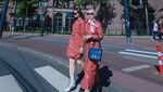 Kompak Abis! Gaya Bella Shofie dan Putri Rigan Liburan di Paris