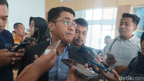 Direktur Utama Perumdam Tiara Lombok Tengah Bambang Supratomo. (Foto: Edi Suryansyah/detikBali)