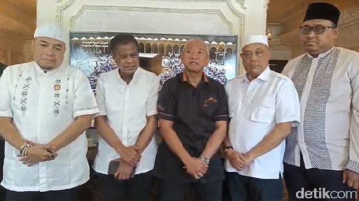 Forum SATHU saat memberikan keterangan pers usai rapat evaluasi di Hotel Dar Al Tawhid Intercontinental Makkah, Kamis (20/6/2024).
