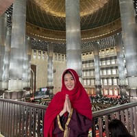 Wanita kelahiran 10 Februari 1992 ini tampil menggunakan hijab saat berada di masjid Istiqlal, Jakarta. Warganet yang berkomentar mengajak Haruka menjadi mualaf. Tabarakallu, semoga bisa mendalaminya, ujar akun @iqbaal_636. Masyaallah..Amiin haruka login islam, ucap akun @zakky_rasyed. Yok bisa yok asyhadu🔥, saut akun @ahmad.mukhlis_07. Foto: Dok. Instagram @haruuuu_chan. Foto: Dok. Instagram @haruuuu_chan.