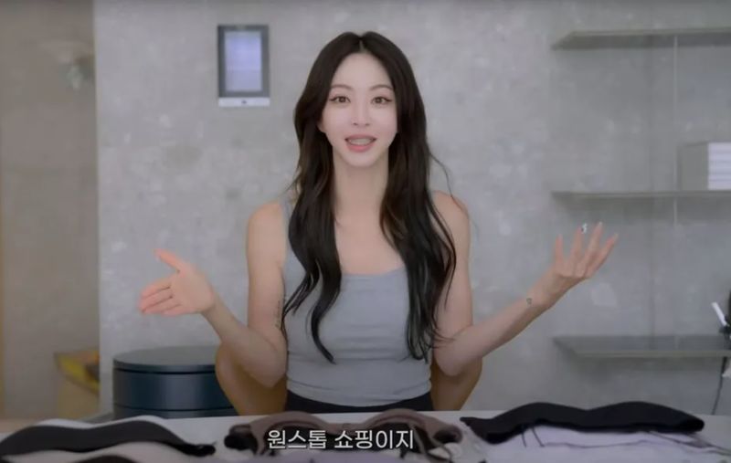 Han Ye Seul Bantah Pakai Filler Bahu, Penampilan Terbarunya Tuai Sorotan Han Ye Seul Bantah Pakai Filler Bahu, Penampilan Terbarunya Tuai Sorotan