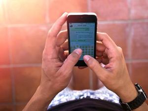 Kenapa Kita Lebih Suka Chat Daripada Angkat Telpon?