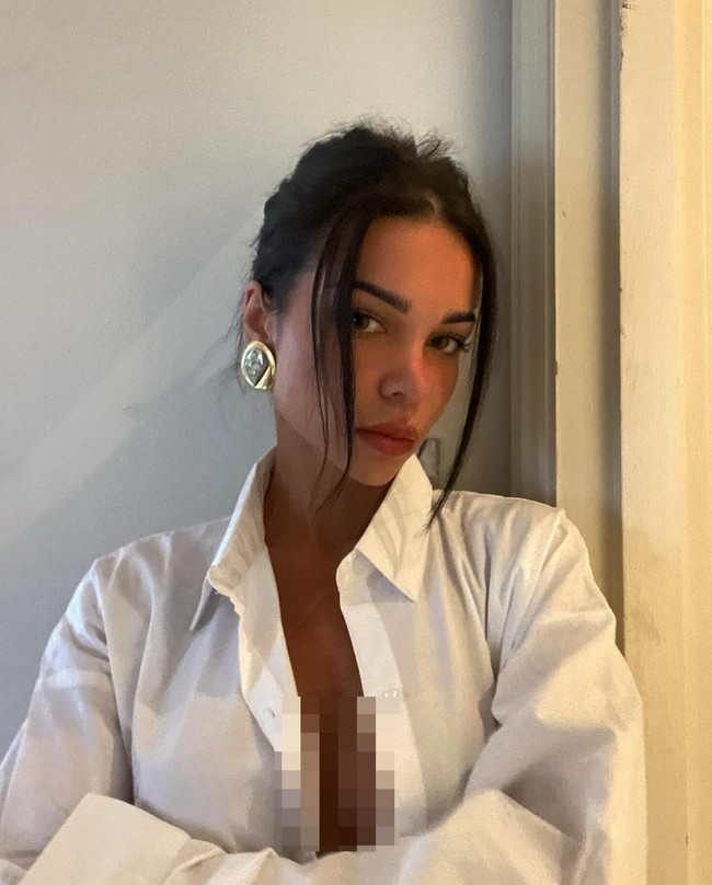 Kabar kencan Cruz Beckham dan Jackie Apostel beredar setelah keduanya terlihat hangout bersama. Dalam foto yang diambil paparazzi, Jackie dan Cruz tampak cukup mesra ketika jalan berdua di Mayfair London beberapa waktu lalu. Foto: Instagram Jackie Apostel