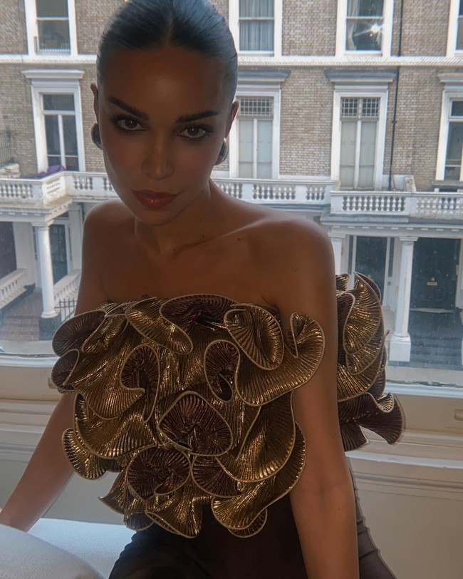 Di akun Spotify, Jackie Apostel yang belakangan lebih sering menghabiskan waktu di London.sudah banyak merilis karyanya baik dalam bahasa Inggris maupun Portugis. Foto: Instagram Jackie Apostel